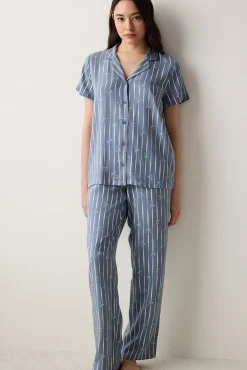 Conjunto de pijama camisero largo gris rayas