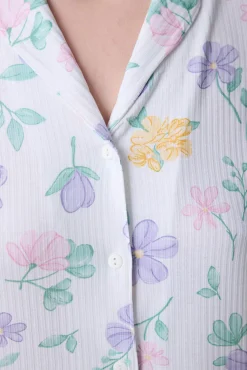 Conjunto de pijama camisero largo flores