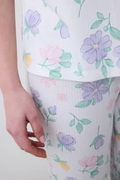 Conjunto de pijama camisero largo flores