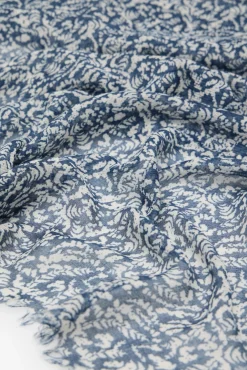 Fular estampado ramas