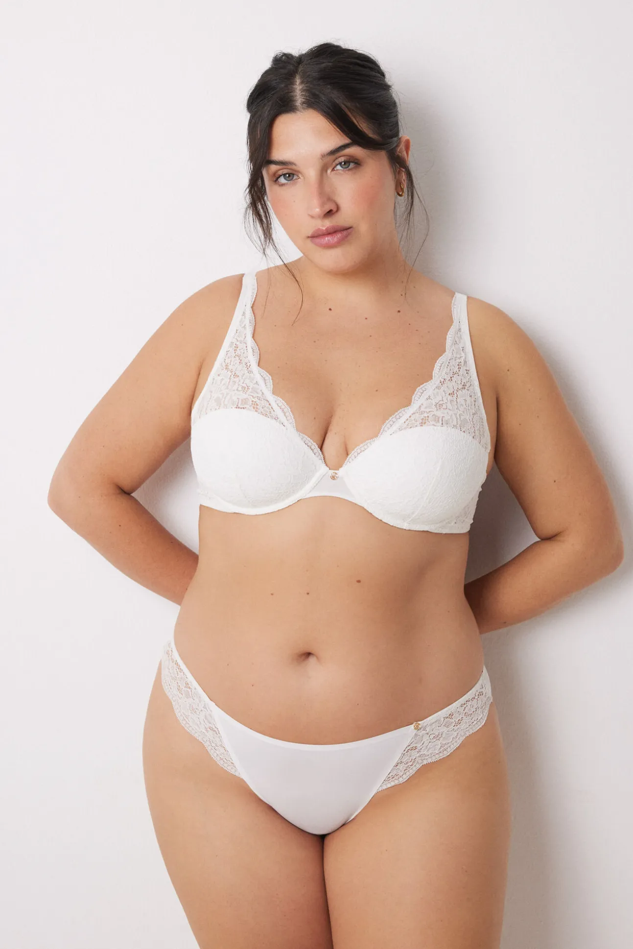 INTUITIVE Sujetador halter relleno encaje blanco