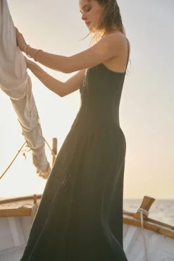 Leah. Vestido con godets