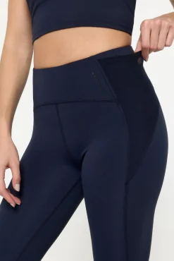 Leggings técnicos detalle transparencias en la pierna