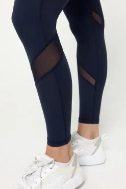 Leggings técnicos detalle transparencias en la pierna