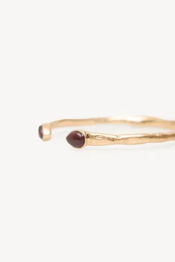 Leslie. Brazalete piedra bañado en oro