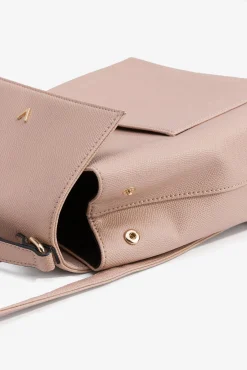 Mochila de piel sintética con solapa