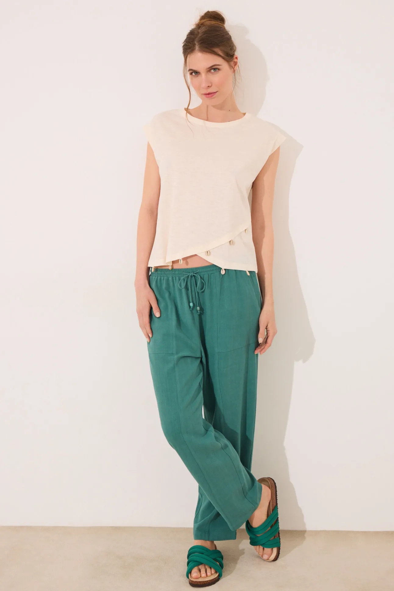 Pantalón Capri lino y viscosa verde