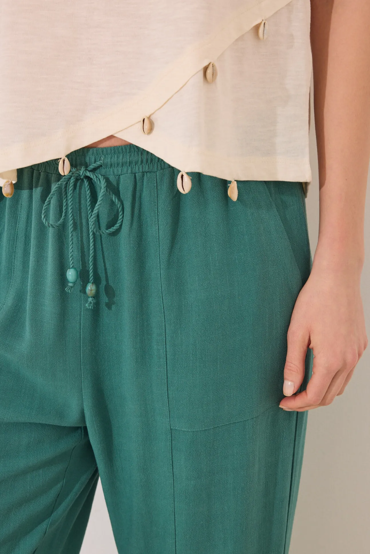 Pantalón Capri lino y viscosa verde
