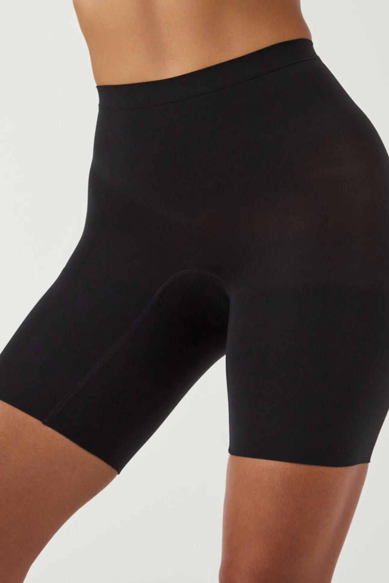 Pantalón corto a media pierna compresion media nude SPANX