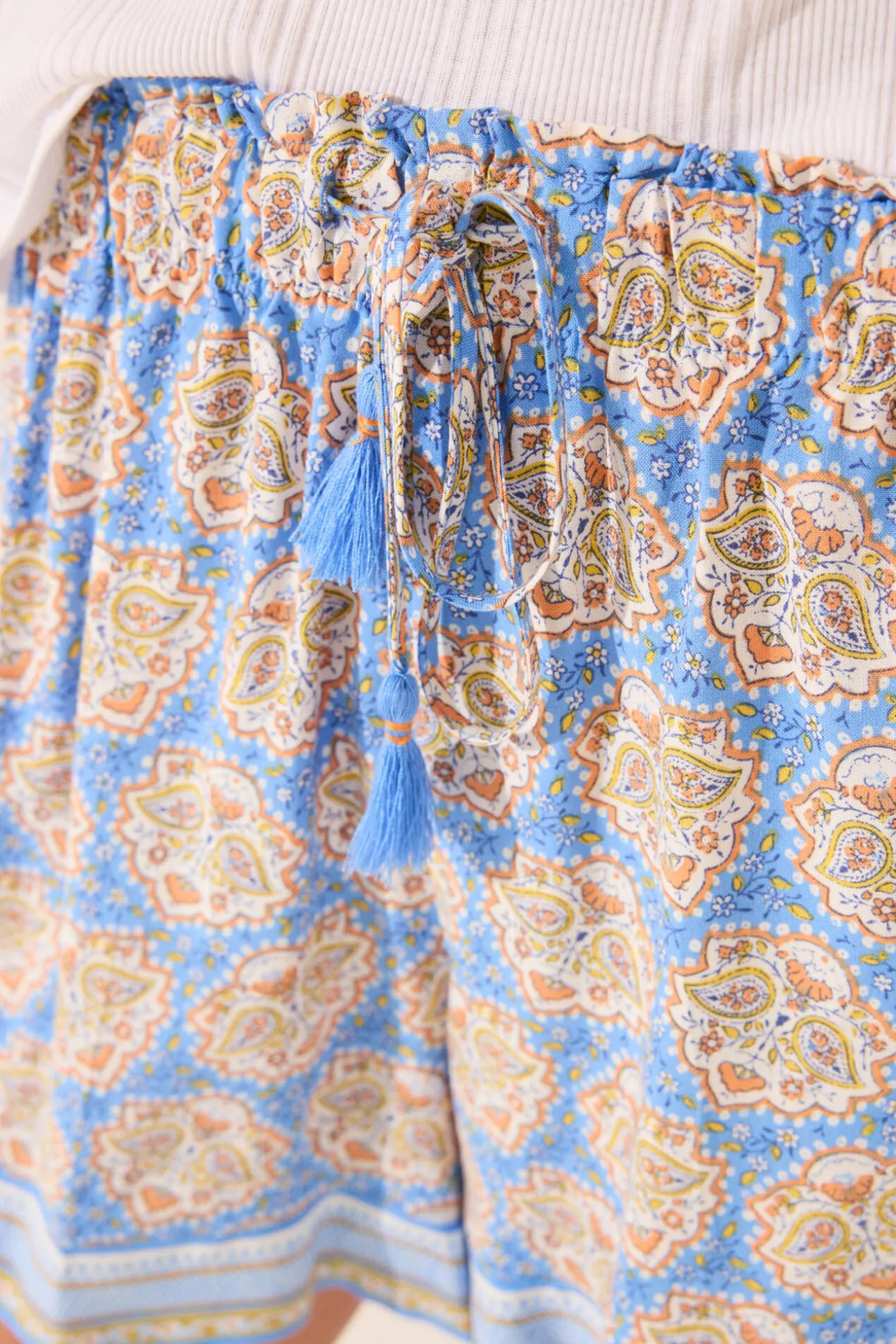 Pantalón corto viscosa estampado azul