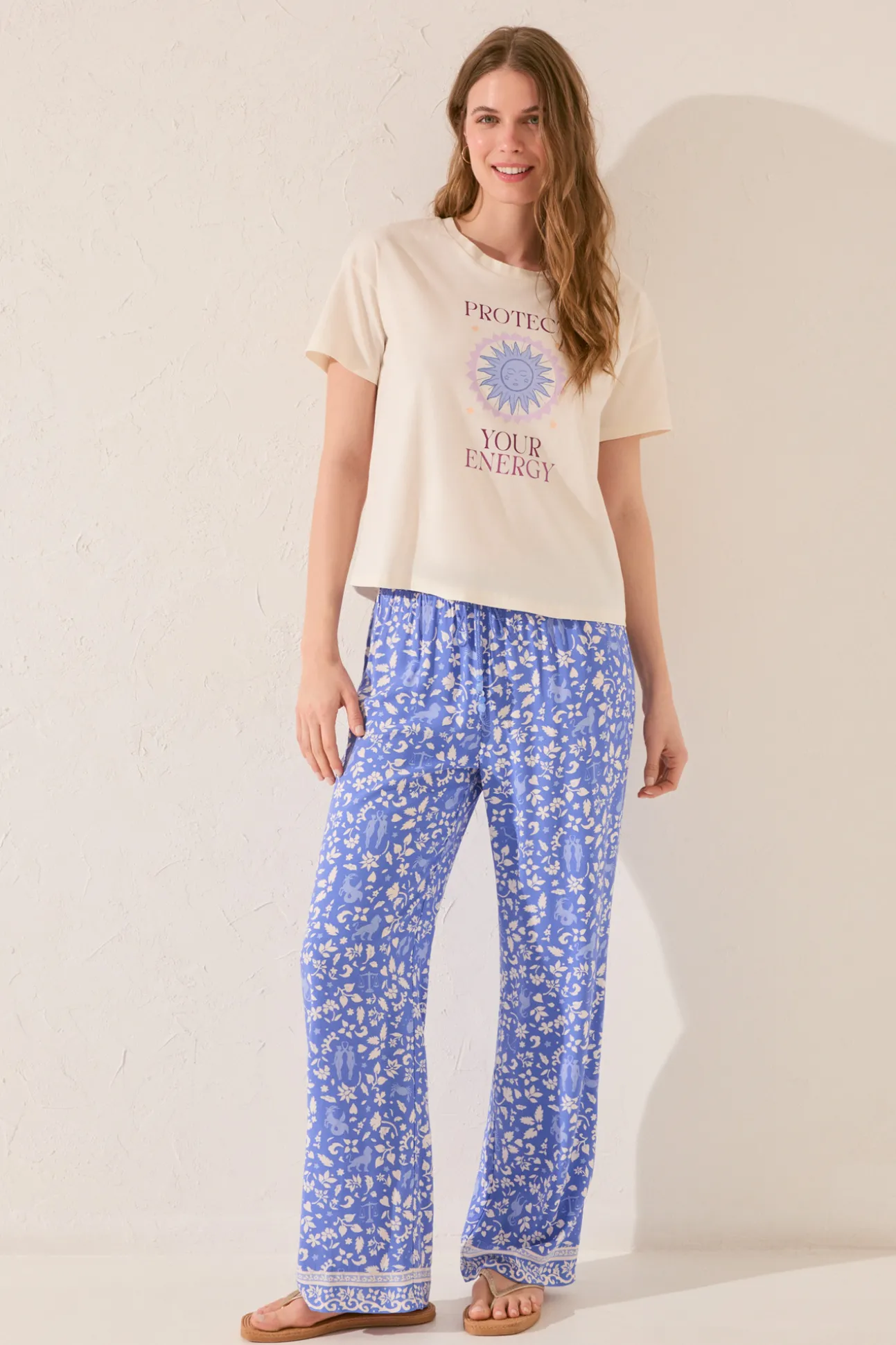 Pantalón largo estampado flores azul
