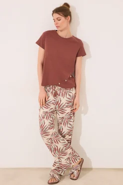 Pantalón largo estampado hojas marrón