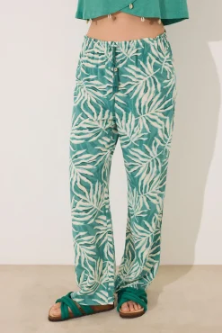Pantalón largo estampado hojas verde