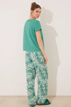 Pantalón largo estampado hojas verde