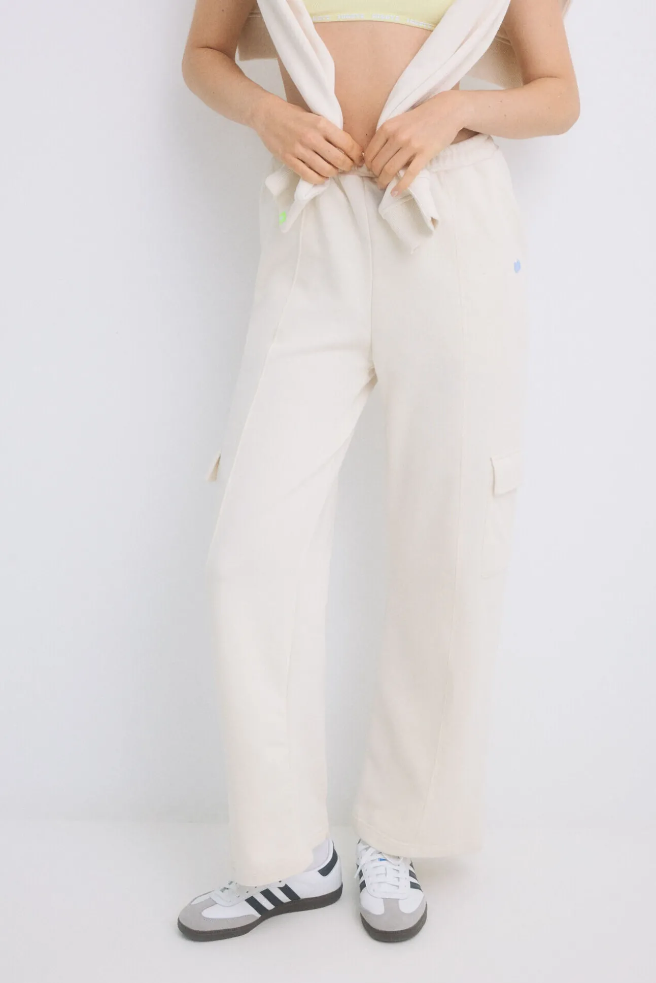 Pantalón largo flare felpa marfil