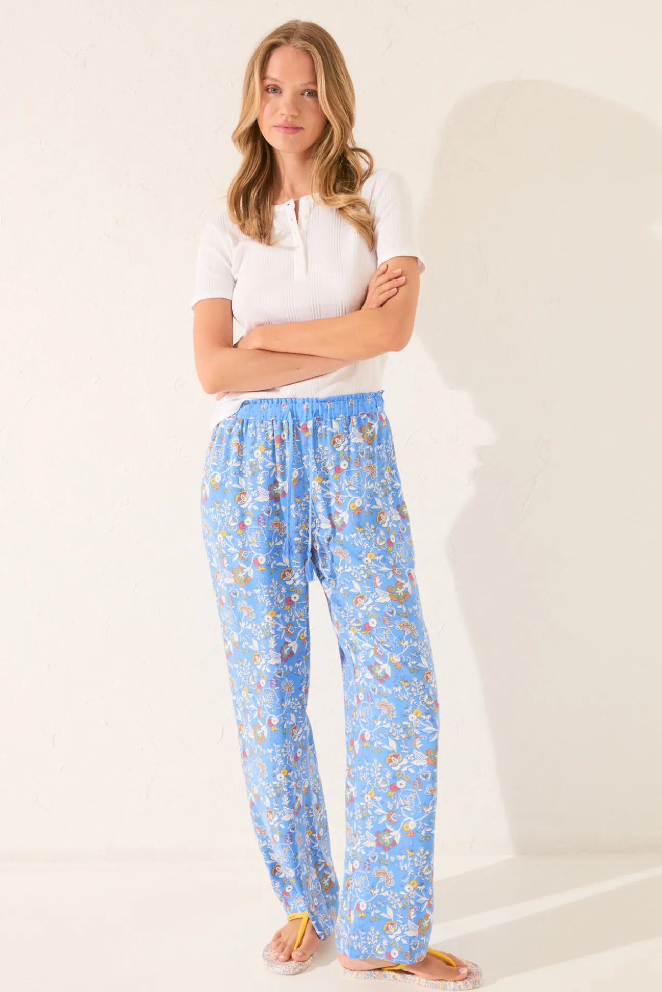 Pantalón largo viscosa flores azul