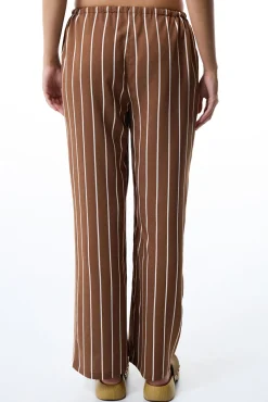 Pantalones largos marrón rayas
