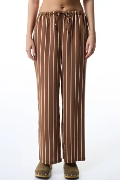 Pantalones largos marrón rayas