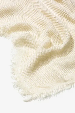 Pañuelo Rectangular con Aberturas