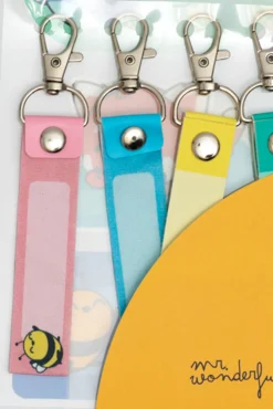 Pegatinas y lanyard para personalizar el material escolar