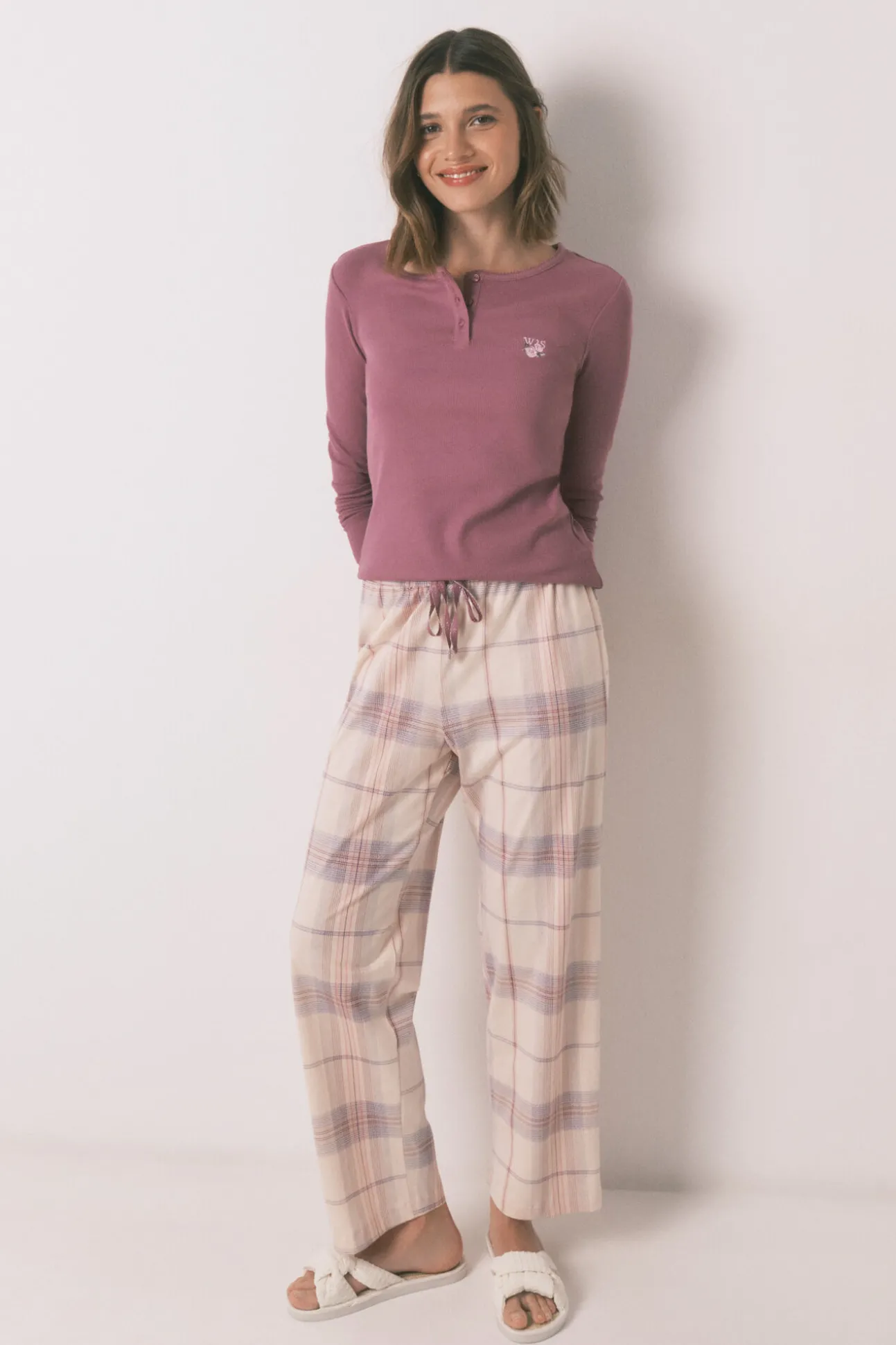 Pijama largo algodón estampado cuadros rosa
