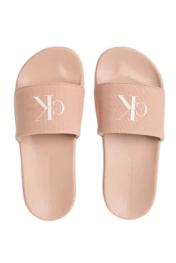 Sandalias slides con logo grabado.