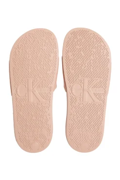 Sandalias slides con logo grabado.
