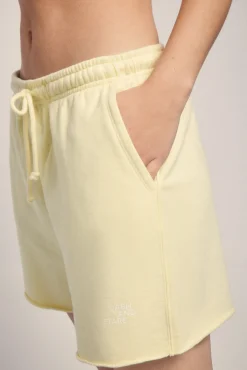 Short felpa amarillo