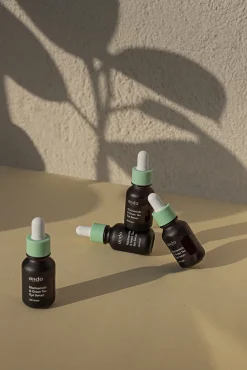 Sérum con niacidamina para el contorno de ojos