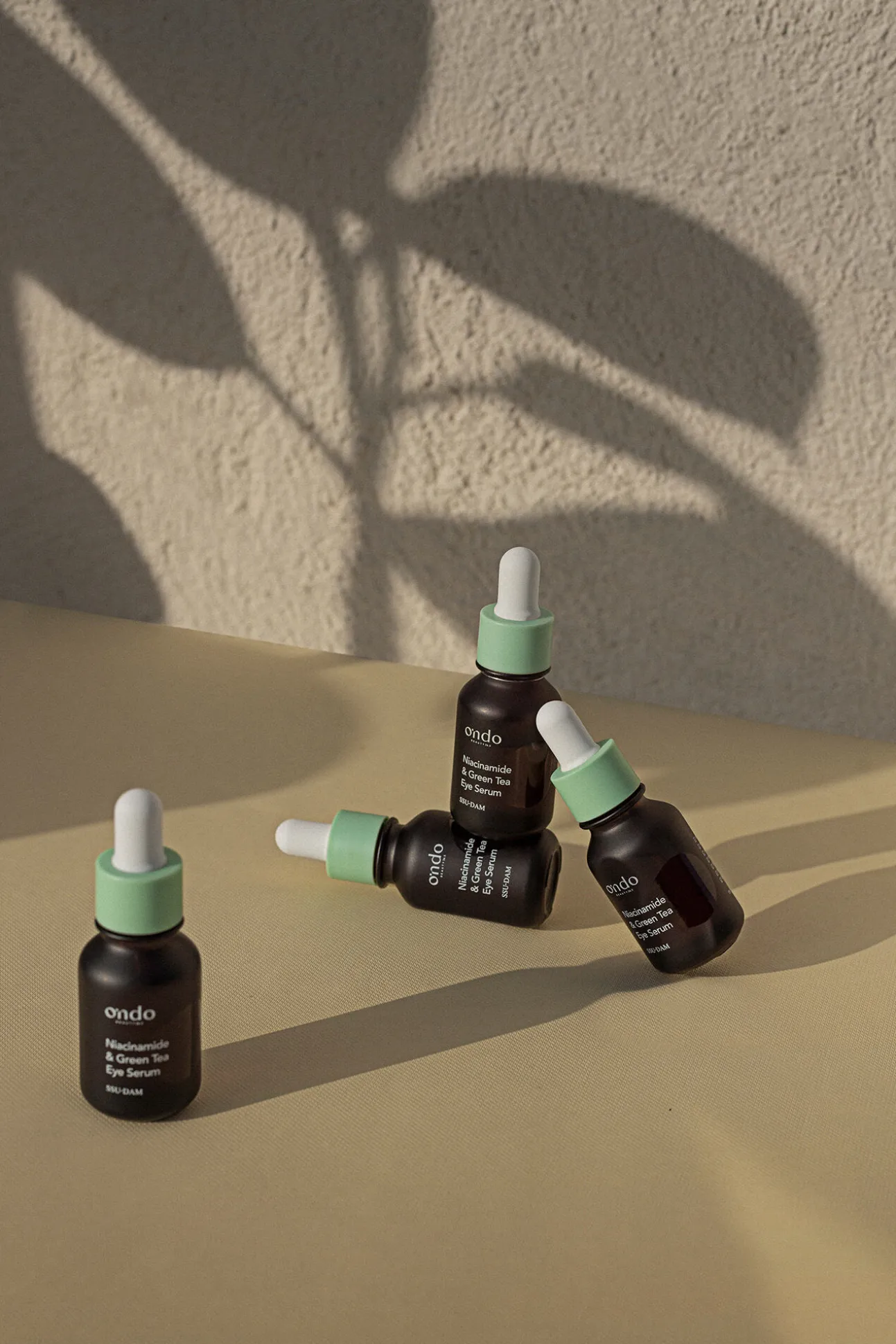 Sérum con niacidamina para el contorno de ojos
