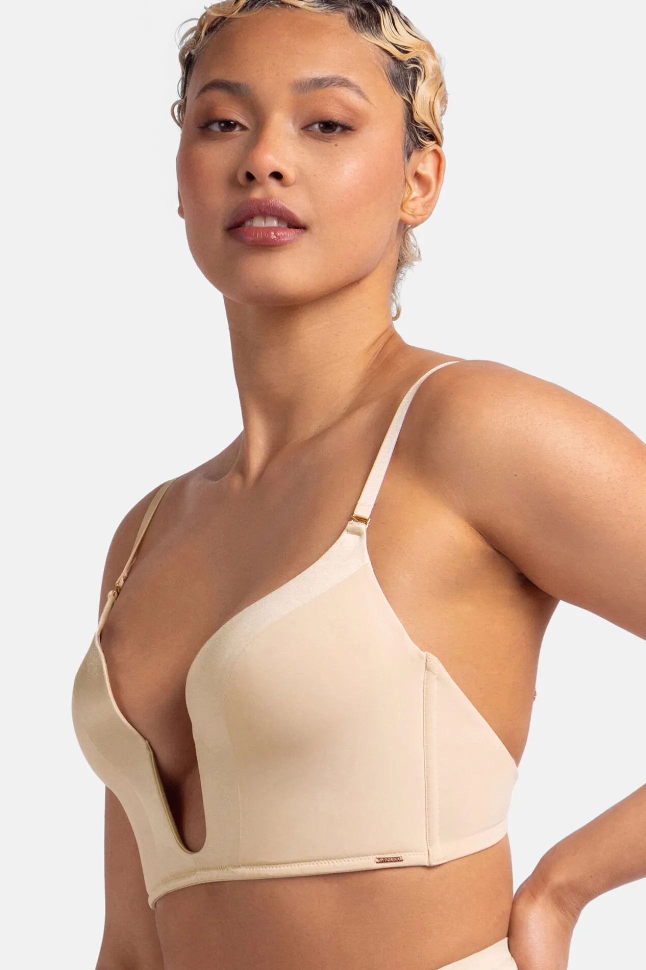 Sujetador multiposición escote profundo nude