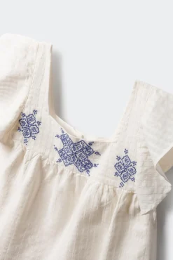 Top bordados para niña
