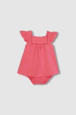 Vestido con volantes rosa