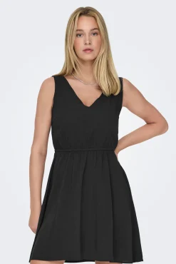 Vestido corto de tirantes anchos