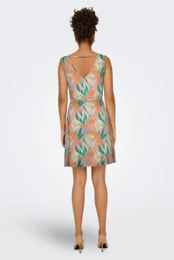 Vestido corto de tirantes anchos