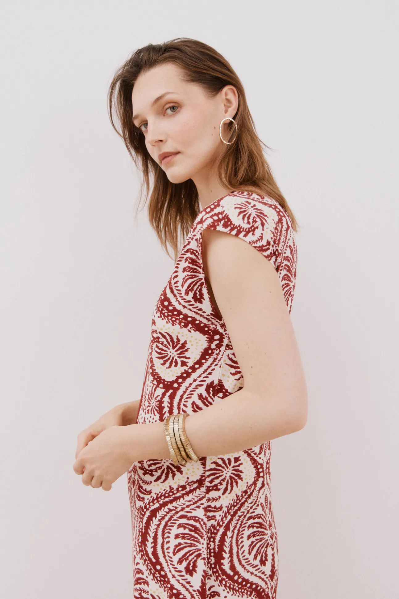Vestido escote pico contraste