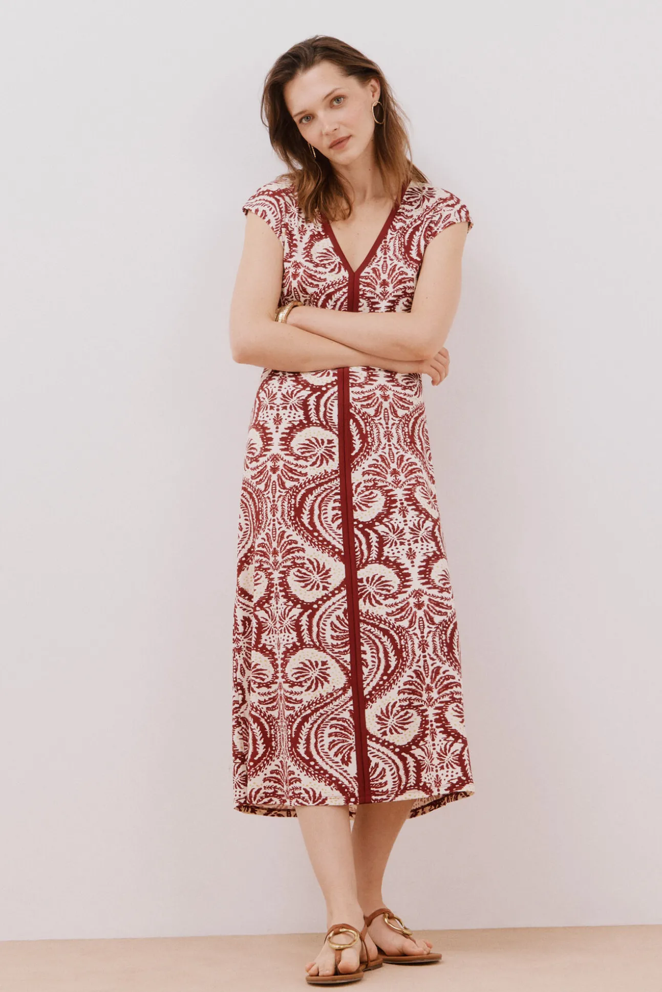 Vestido escote pico contraste