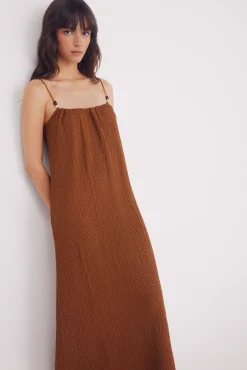 Vestido midi tirantes bolitas