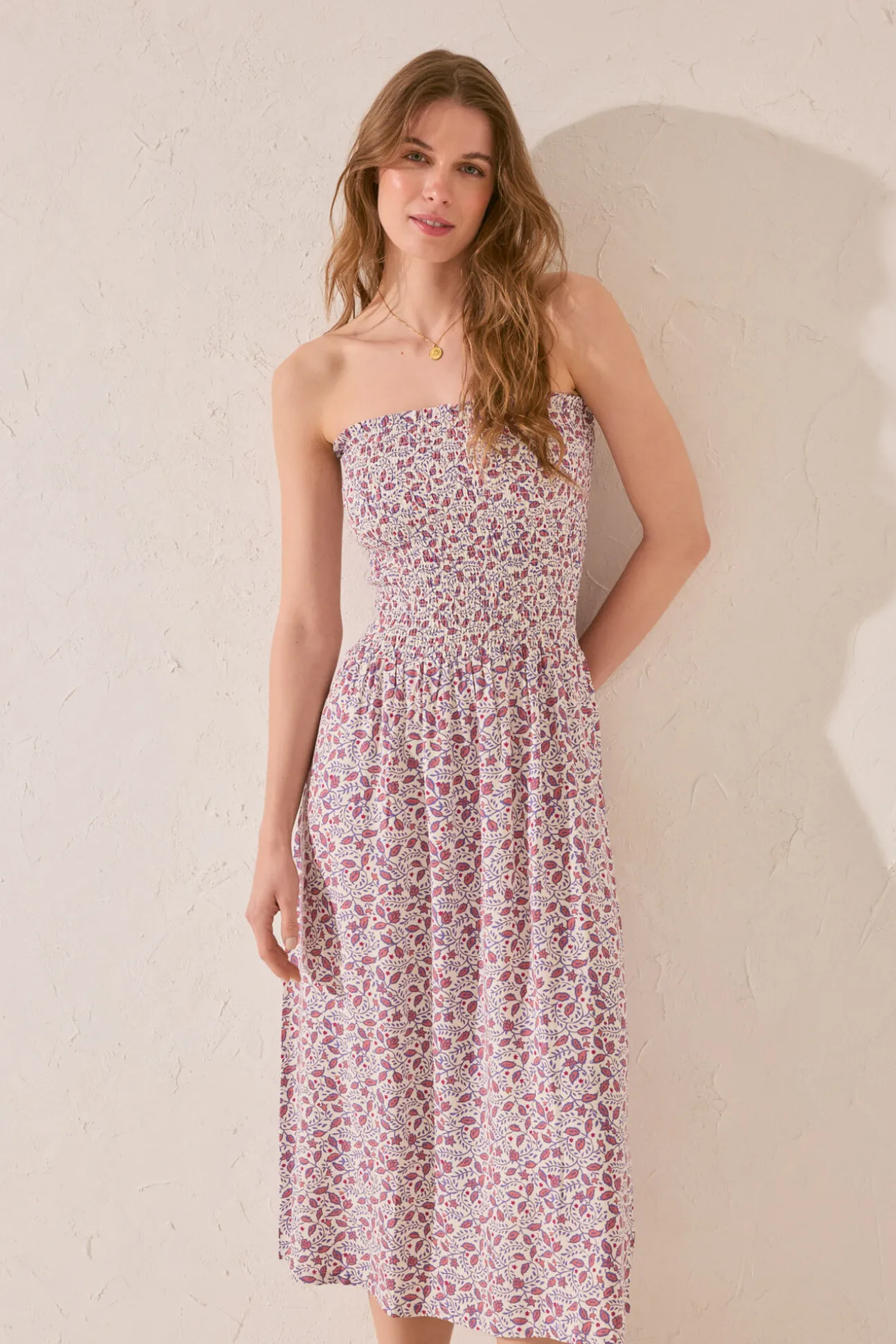 Vestido sin tirantes largo estampado morado