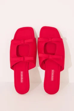 Zapatillas abiertas rojo lazos