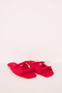 Zapatillas abiertas rojo lazos