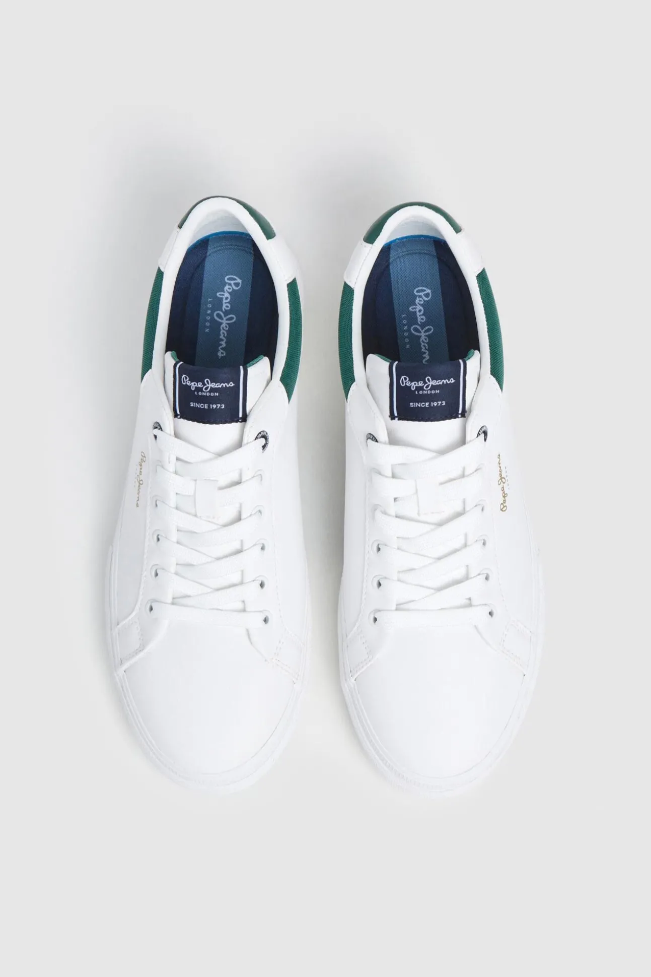 Zapatillas Clásicas Con Detalles En Ante