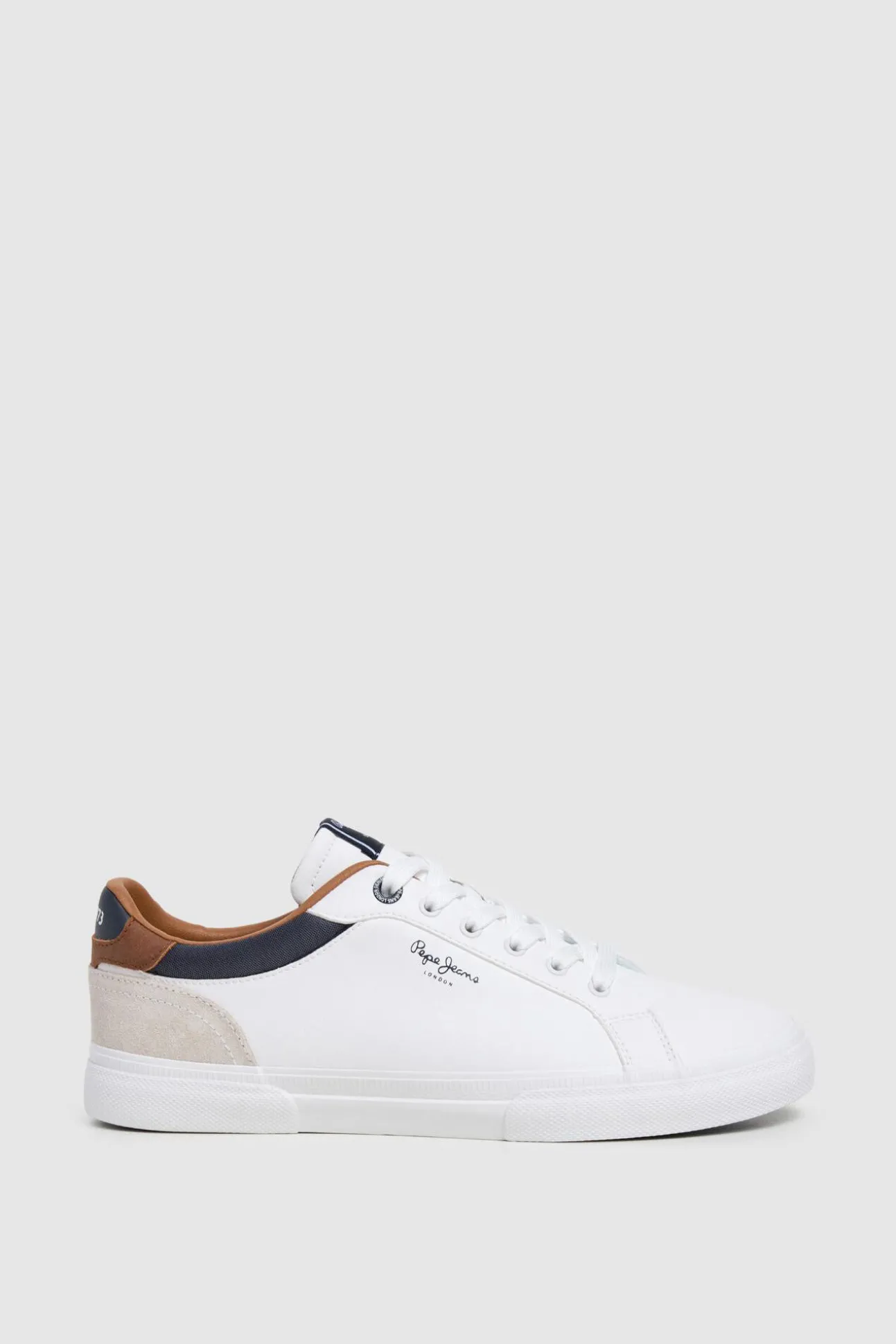Zapatillas Clásicas Con Detalles En Ante