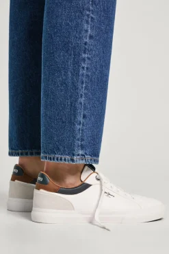 Zapatillas Clásicas Con Detalles En Ante