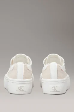 Zapatillas con plataforma y logo.