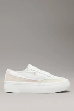 Zapatillas con plataforma y logo.